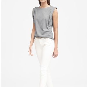 Well constructed, cute yet sophisticated top.